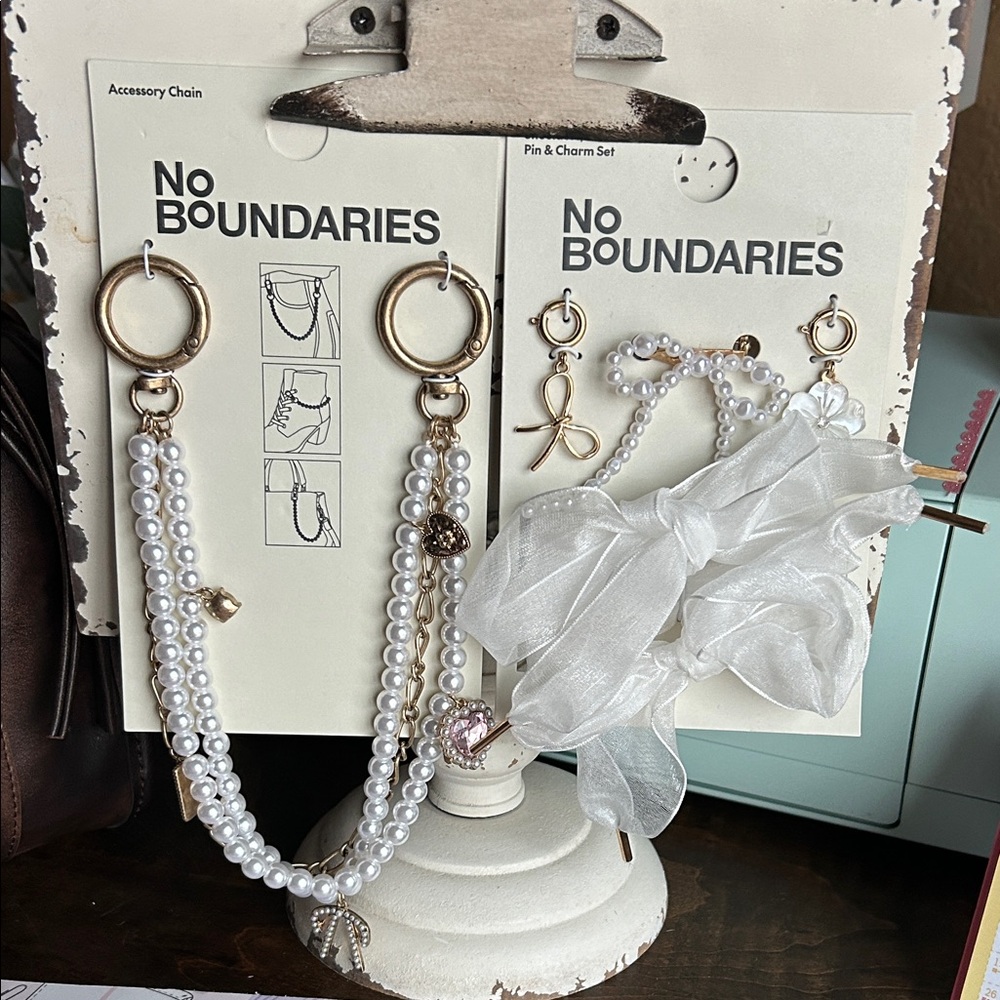 ✨Bundle Boho No Boundaries Pearl Bag Purse Bow Charms & Shoelaces Set 🎀